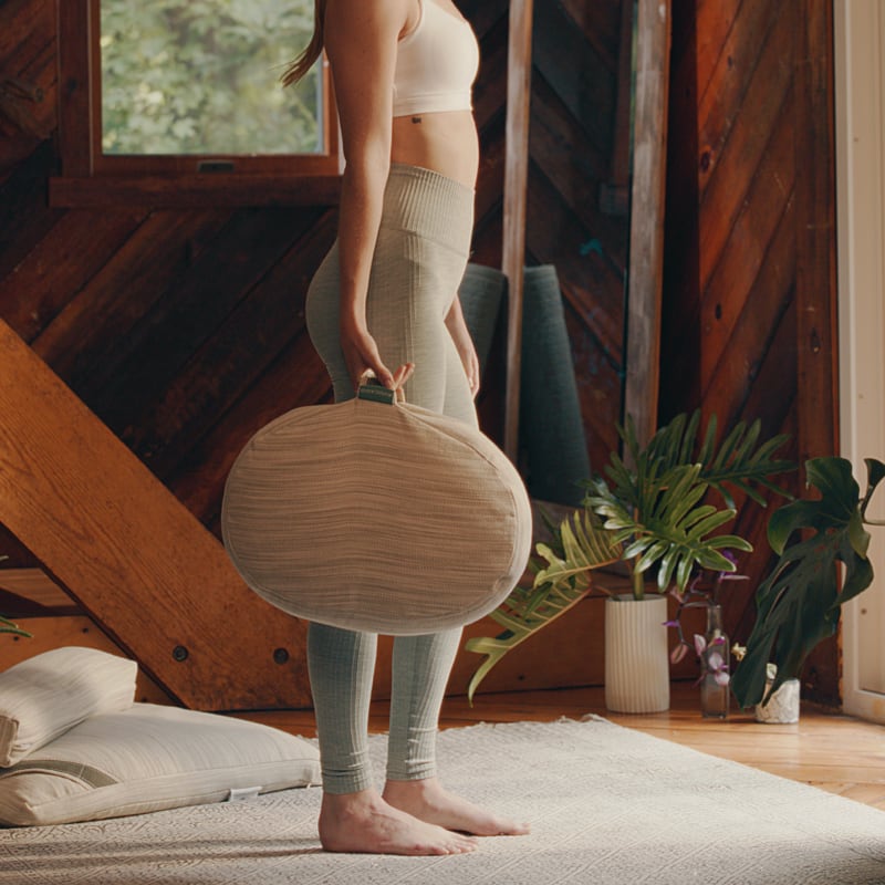 14 Sustainable Brands For Yoga Clothing, Mats & Meditation Gear