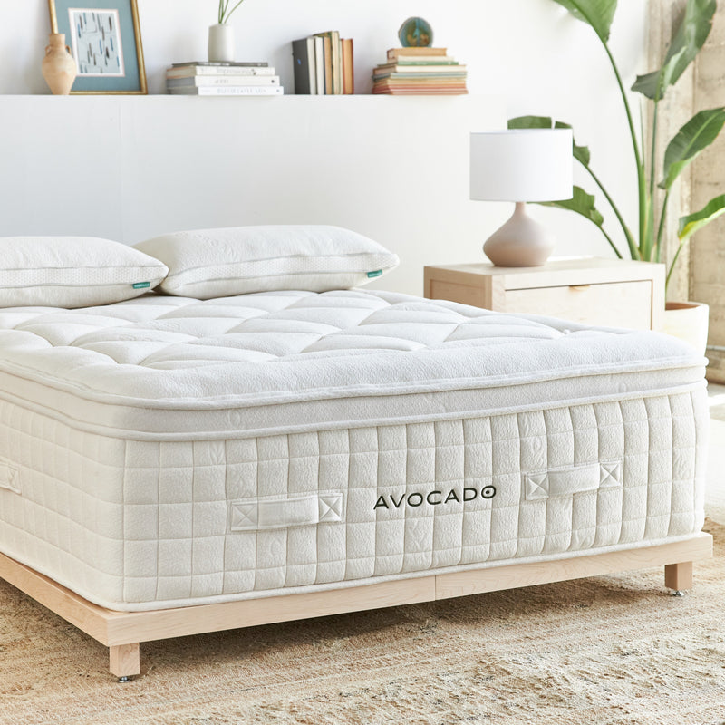 https://www.avocadogreenmattress.com/cdn/shop/files/AvocadoLuxuryPlushOrganicNaturalMattress3_37f0a77b-9c6c-4ade-88d6-360e6e3ece6b_800x.jpg?v=1692726029